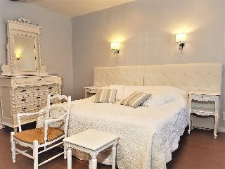 Hotel B&B With Charm - Quiet With Kitchen & sw Pool