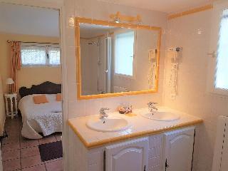 Hotel B&B With Charm - Quiet With Kitchen & sw Pool