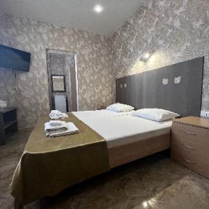 Rich Hotel