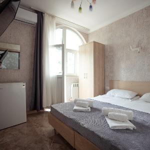 Rich Hotel