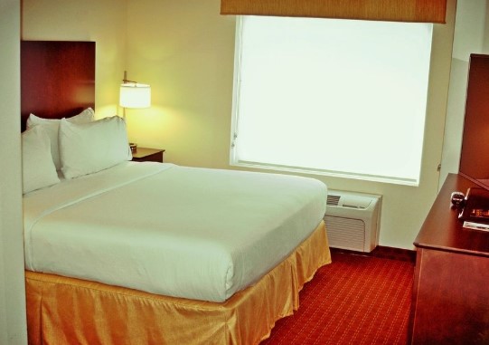 Гостиница Holiday Inn Express Defuniak Springs