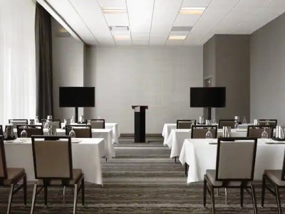 Hotel Doubletree By Hilton Convention Complex