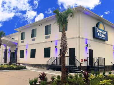 Гостиница Days Inn Suites Wyndham Greater Tomball