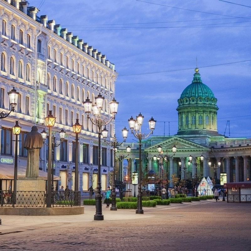 Петербургская улица санкт петербург. Малая Конюшенная в Санкт-Петербурге. Малая Конюшенная улица. Малая Конюшенная пешеходная улица Санкт-Петербург. Малая Конюшенная улица Санкт-Петербург фото.