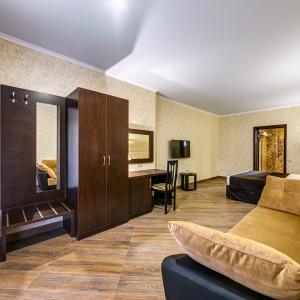 Hotel Azaria