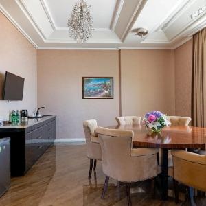 Hotel 1000 and 1 night