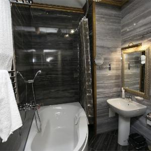 Hotel 1000 and 1 night