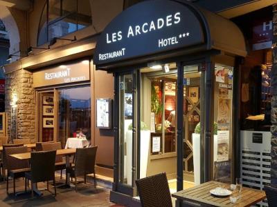 Гостиница Les Arcades