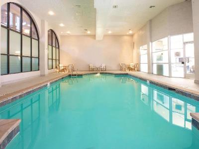 Гостиница Embassy Suites Denver Tech Center North