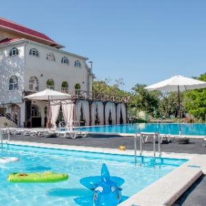 Hotel Chyornoe More
