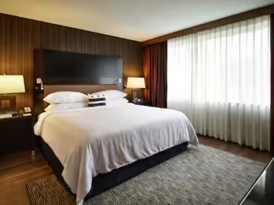 Гостиница Embassy Suites At Chevy Chase Pavilion