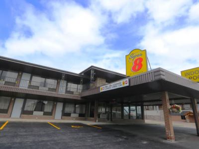 Hotel Super 8 by Wyndham Hearst on
