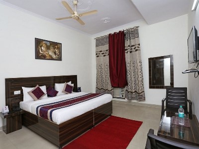 Гостиница Oyo 8910 Celeste Inn