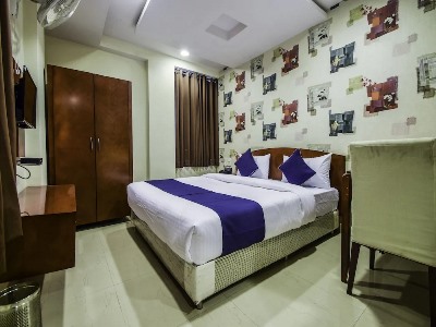 Hotel Oyo 24041 Silverkey Corp Residency