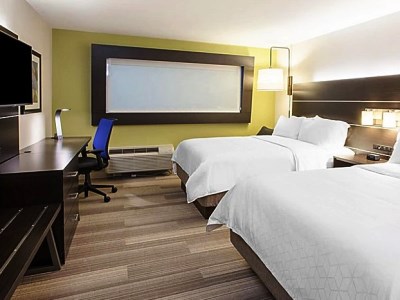Гостиница Holiday Inn Express And Suite Kingfisher