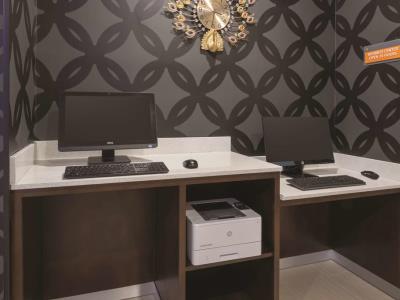 Гостиница La Quinta Inn And Suites Elkhart
