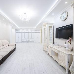 Hotel 5 Stars 3-room Apartment on Chicherina street 37