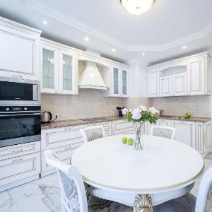 Hotel 5 Stars 3-room Apartment on Chicherina street 37
