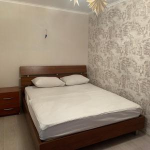 Apartments 5 Stars 3-room Apartment on Karl Marx avenue 82/1