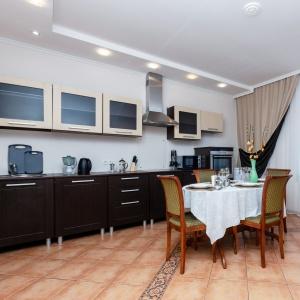 Apartments 5 Stars 3-room Apartment on Molokova street 1/3