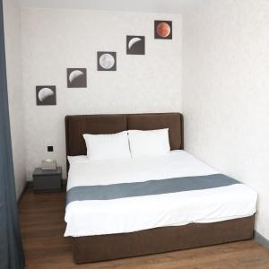 Moon Apartments