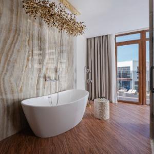 Hotel Funf Luxury Resort & Spa Miracleon