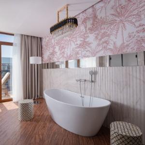 Hotel Funf Luxury Resort & Spa Miracleon