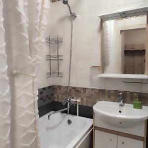 Accomodation facility 5 Stars 2-room Apartment on Alekseeva 34