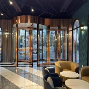 Lakeside Hotel
