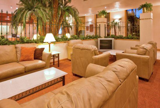 Гостиница Holiday Inn Express Chihuahua