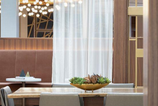 Гостиница DoubleTree by Hilton Hotel Newark Airport