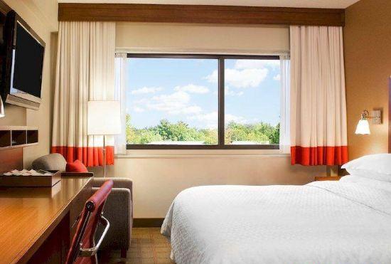 Гостиница Four Points by Sheraton Coral Gables