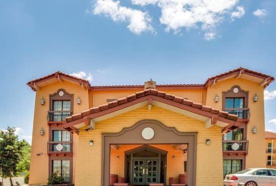 Гостиница Days Inn by Wyndham Birmingham/West