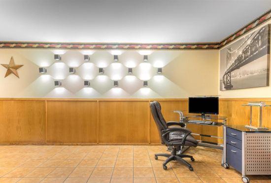 Hotel Super 8 by Wyndham Waco University Area