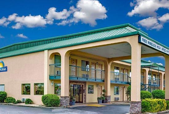 Гостиница Days Inn by Wyndham Macon I-475