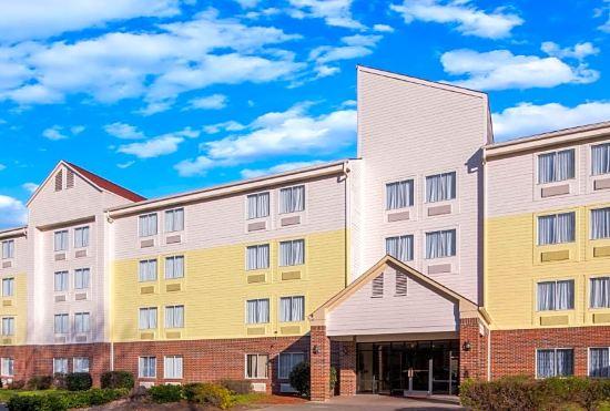 Гостиница Days Inn by Wyndham Macon I-75 North