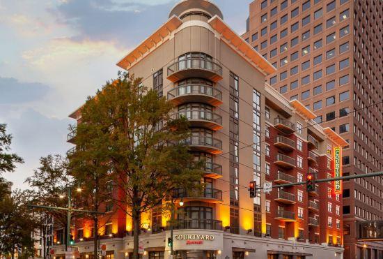 Гостиница Courtyard Memphis Downtown