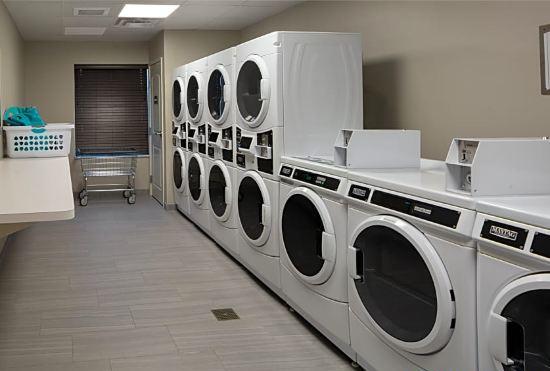 Гостиница Staybridge Suites Phoenix – Biltmore Area