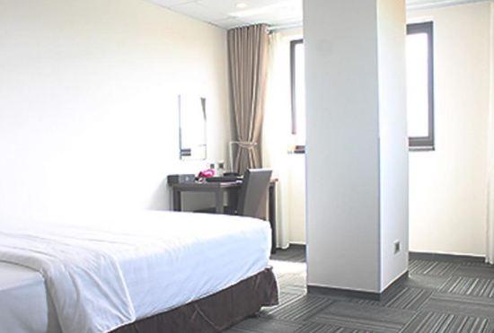 Sakura Hotel 3