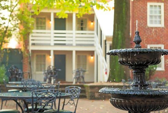 Hotel Linden Row Inn