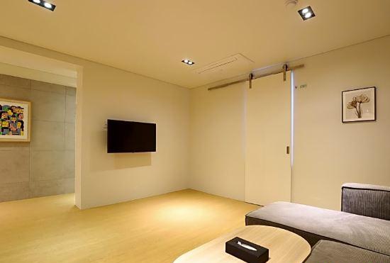 Hotel Intro