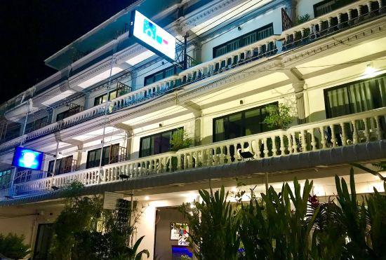 Гостиница The Beach Cha am Residence