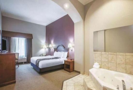 Гостиница Days Inn by Wyndham Gainesville University I-75
