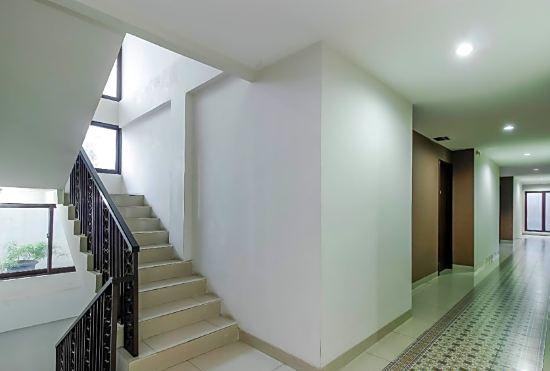Гостиница RedDoorz Plus @ TB Simatupang