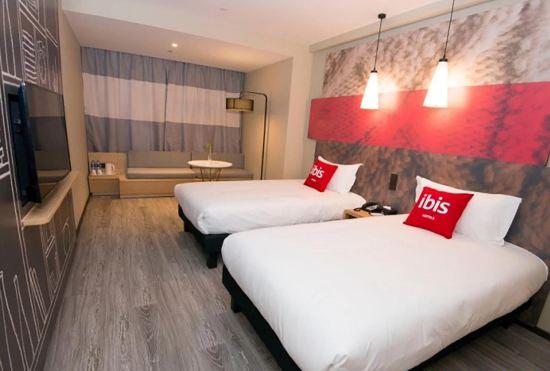 Гостиница Ibis Hotel (Luoyang Baolong Square)