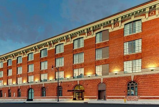 Гостиница SpringHill Suites Montgomery Downtown