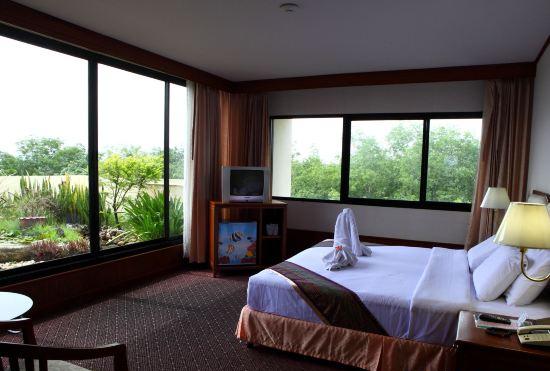Wattana Park Hotel