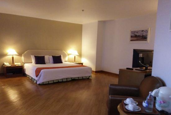 Thumrin Thana Hotel