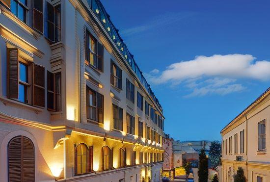 Гостиница Tomtom Suites