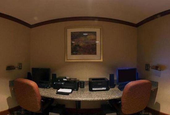 Гостиница Staybridge Suites Grand Rapids - Airport